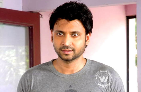 hero sumanth,sumanth new movie details,sumanth new movie in his own banner,producer supriya,sumanth new movie in progress  చివరి ప్రయత్నం చేస్తున్న అక్కినేని హీరో.! 